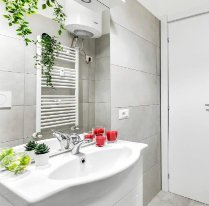 Venezuela Apartment Milan Exterior photo